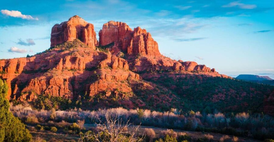 From Phoenix: Sedona, Jerome & Montezuma Castle Day Trip - A Full-Day Phoenix Plan: Sedona Red Rocks, Sinagua History, and Jerome Views