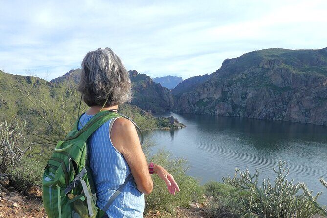 Guided Hike: Saguaro Lake View - Wildlife spotting without wishful thinking