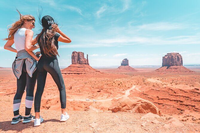 Monument Valley Air and Ground Tour from Phoenix (MVJ) - Lunch at Gouldings Lodge: a real break in the middle of the adventure