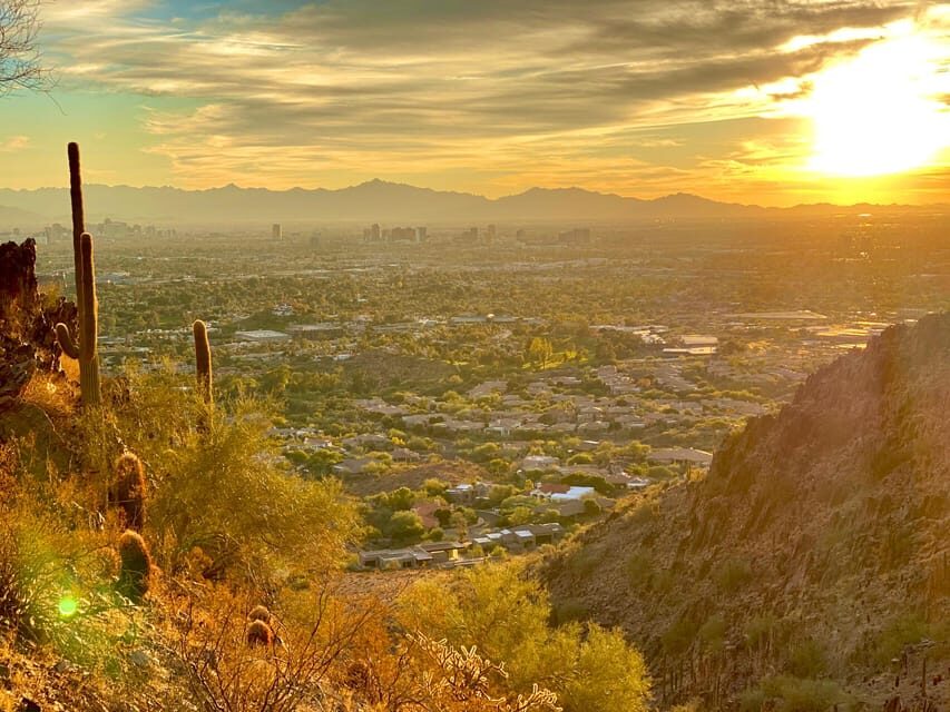 Phoenix: Epic Camelback Mountain Guided Hike | Ascend Peak! - Where you start: Echo Canyon Trailhead and the parking reality