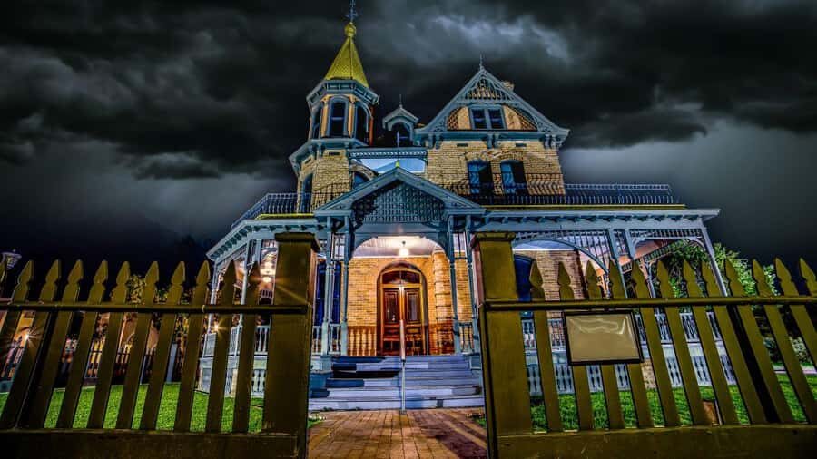 Phoenix: Ghosts & Poltergeists Guided Haunted Walking Tour - Who this Phoenix Ghosts & Poltergeists walk is best for