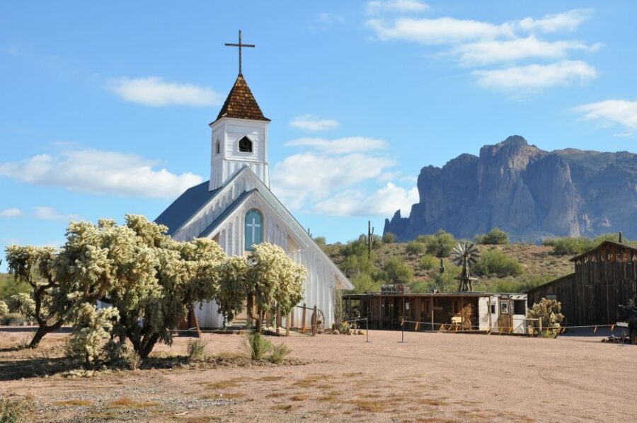 Phoenix/Scottsdale: Apache Trail Tour & Canyon Lake Cruise - Canyon Lake steamboat cruise: stagecoach stories and wildlife-spotting odds