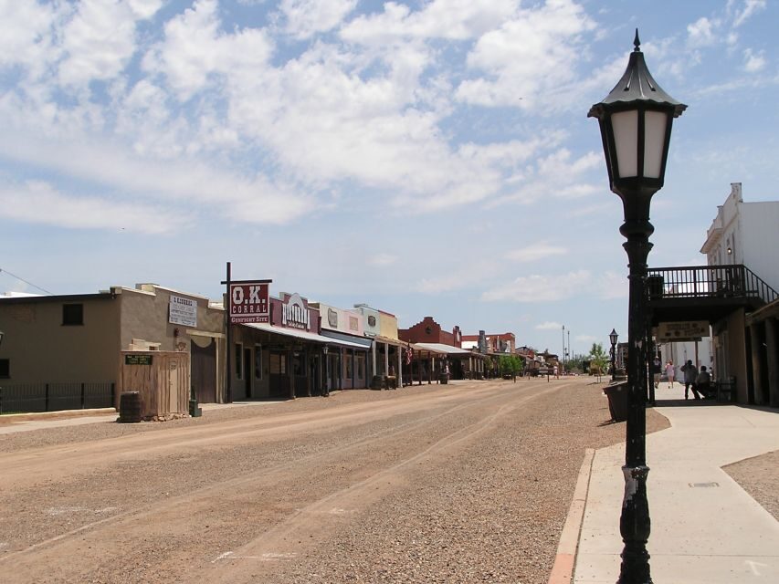 Private Guided tour of Tombstone and San Xavier del Bac - A 12-hour private day in comfort from Phoenix