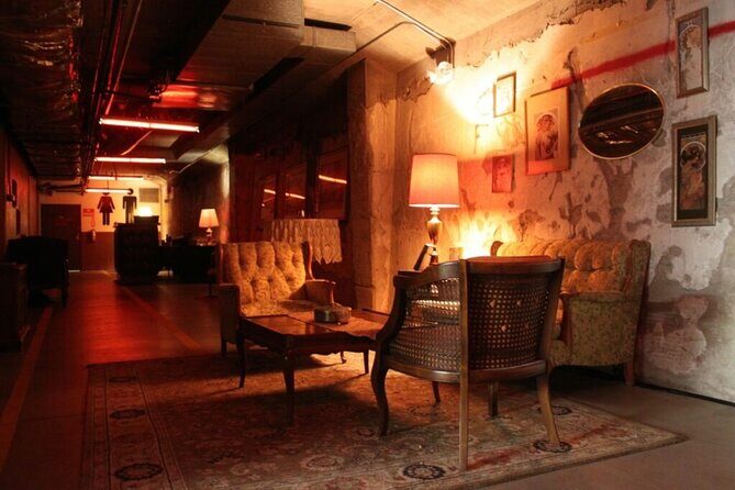 Spooks, Spirits and Speakeasy Ghost Tour - The ghost-hunting gear: how it turns history into an activity